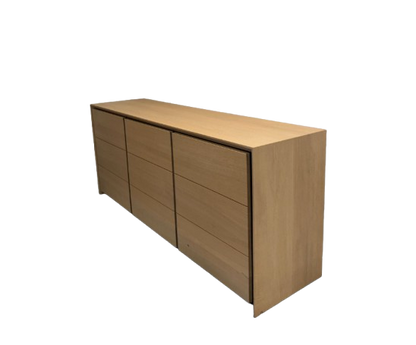 Armoire en bois avec portes battantes