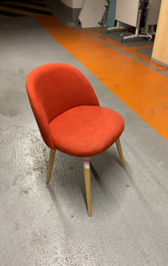 Chaise Tissu Rouge Pieds Bois