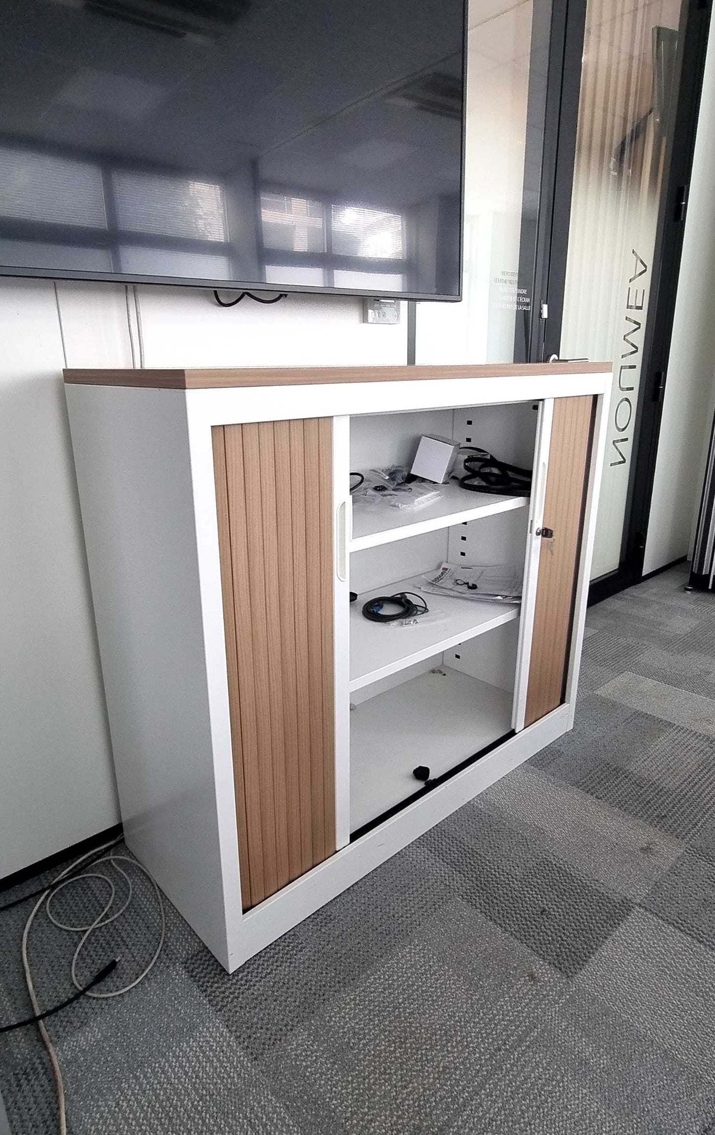 Armoire à portes coulissantes