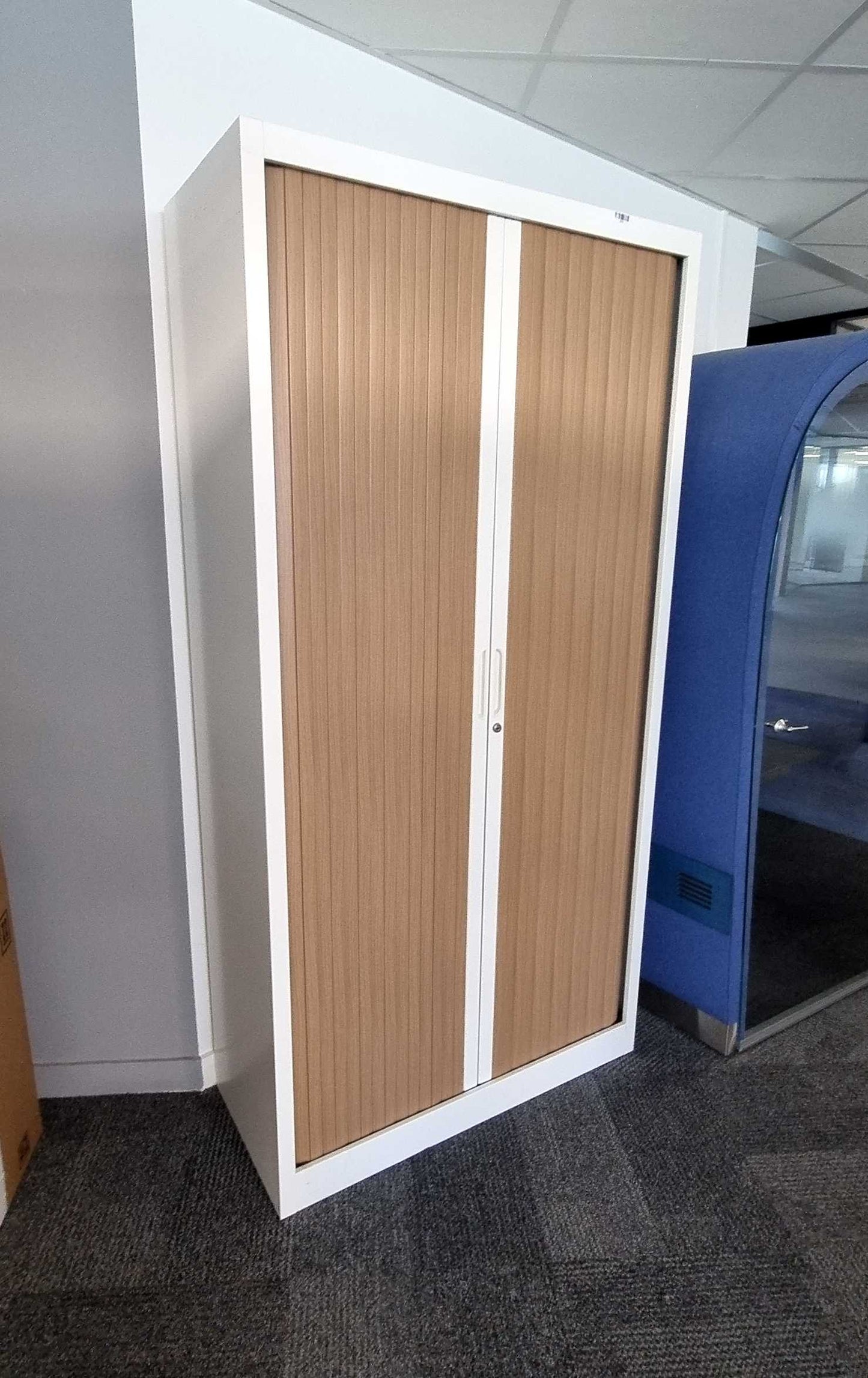 Armoire à portes coulissantes