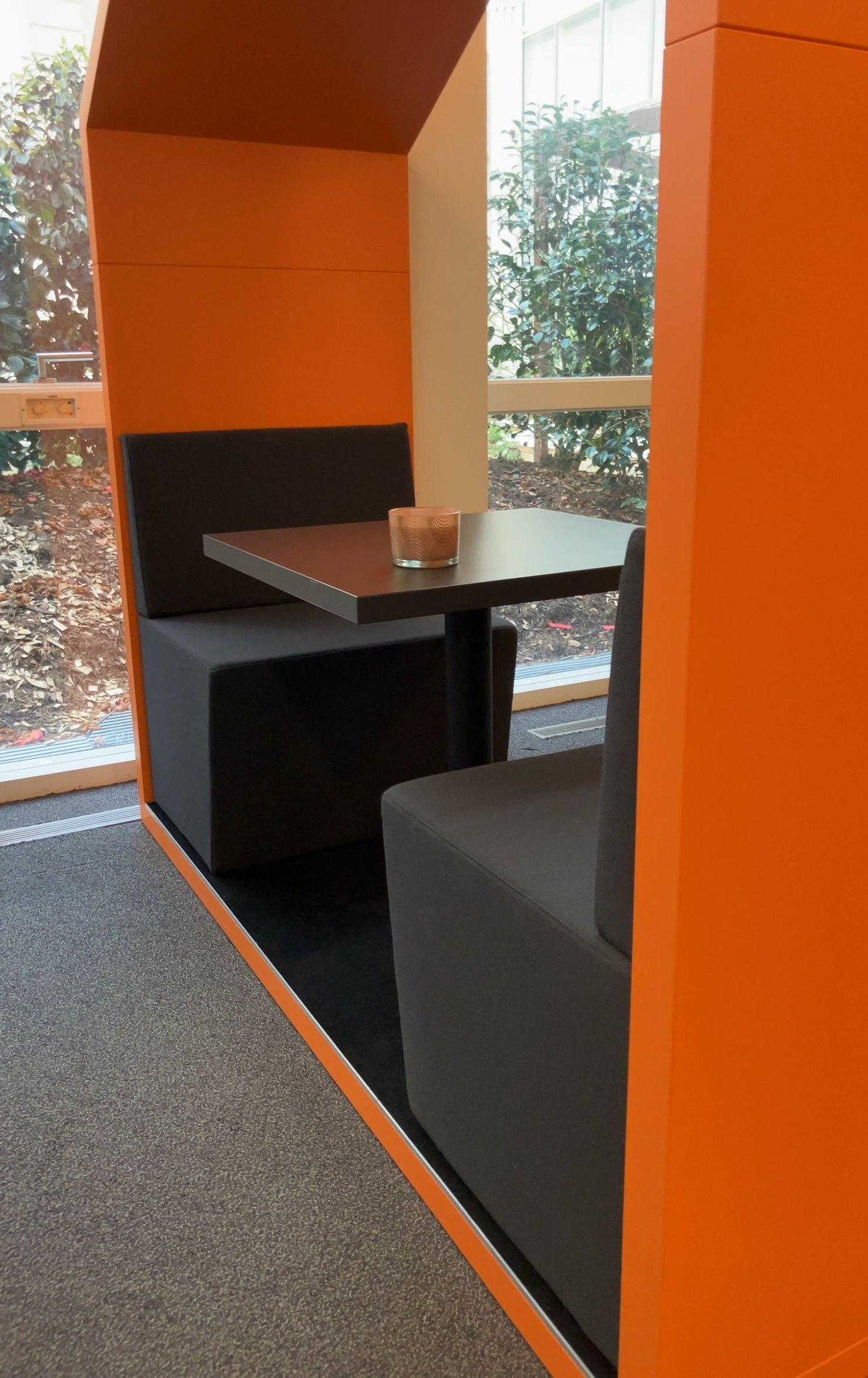 Cabane acoustique en mélaminé orange