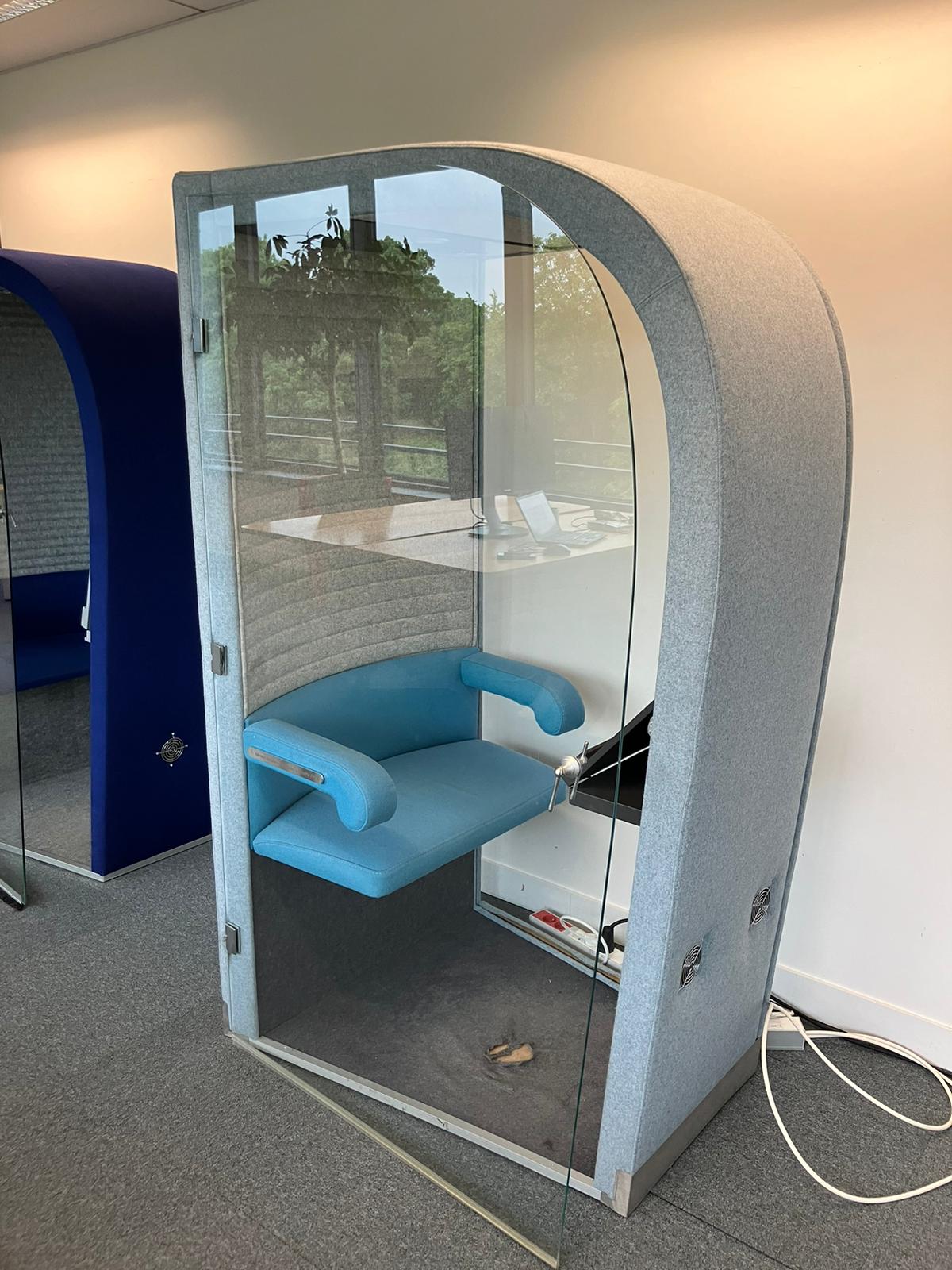 Cabine acoustique en tissu bleu