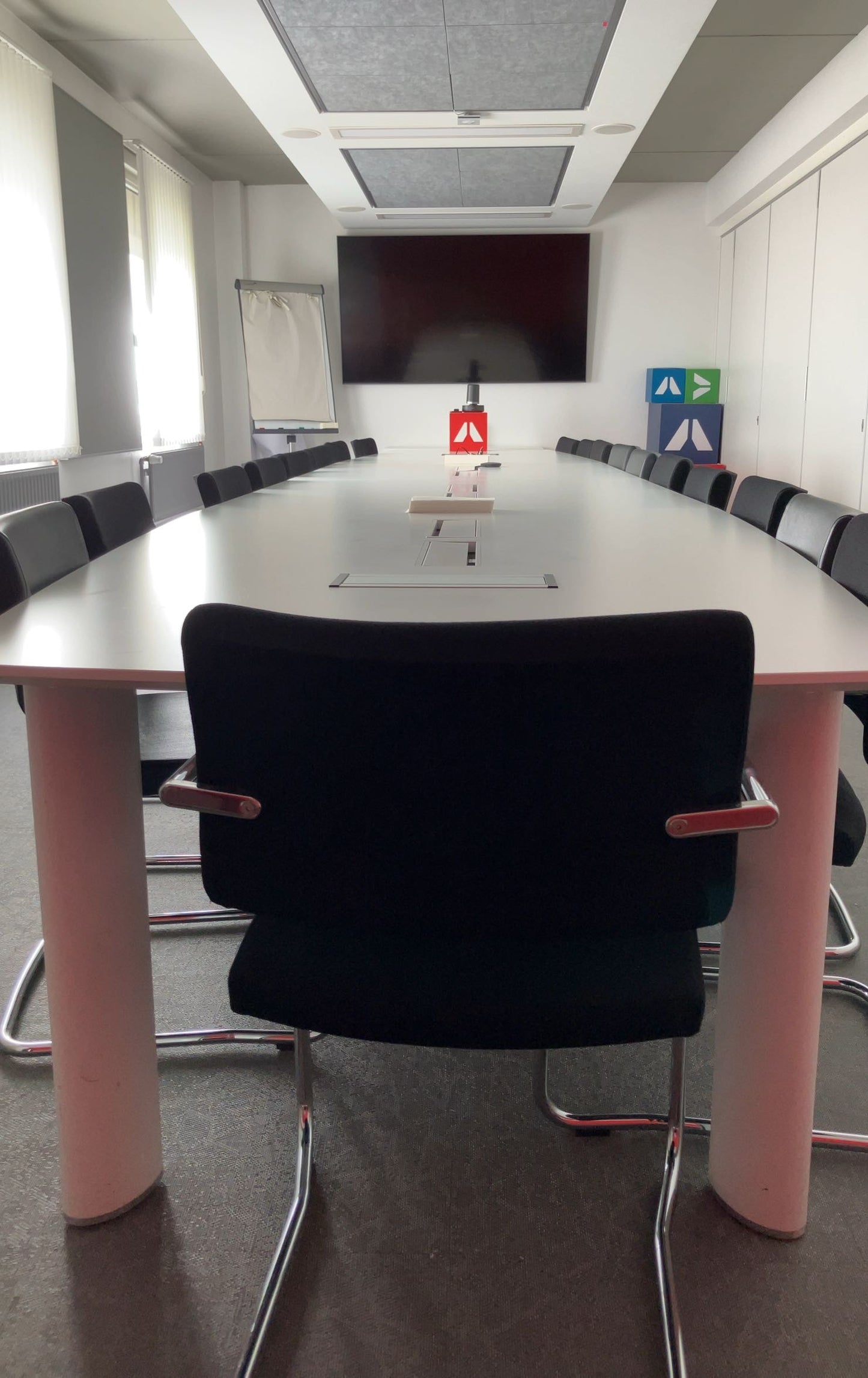 Table de réunion 20 personnes L680xl140xh73