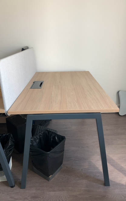 Bureau droit L140xl80xh74 - Beige et Noir