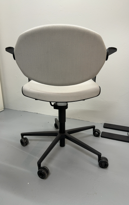 Chaise Konig + Neurath