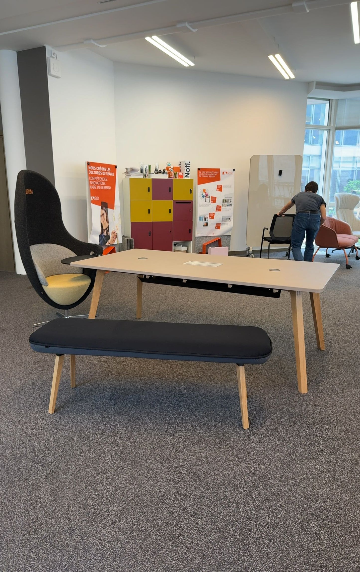 Banc Konig + Neurath Noir en Tissu