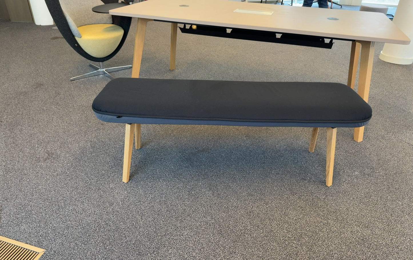 Banc Konig + Neurath Noir en Tissu