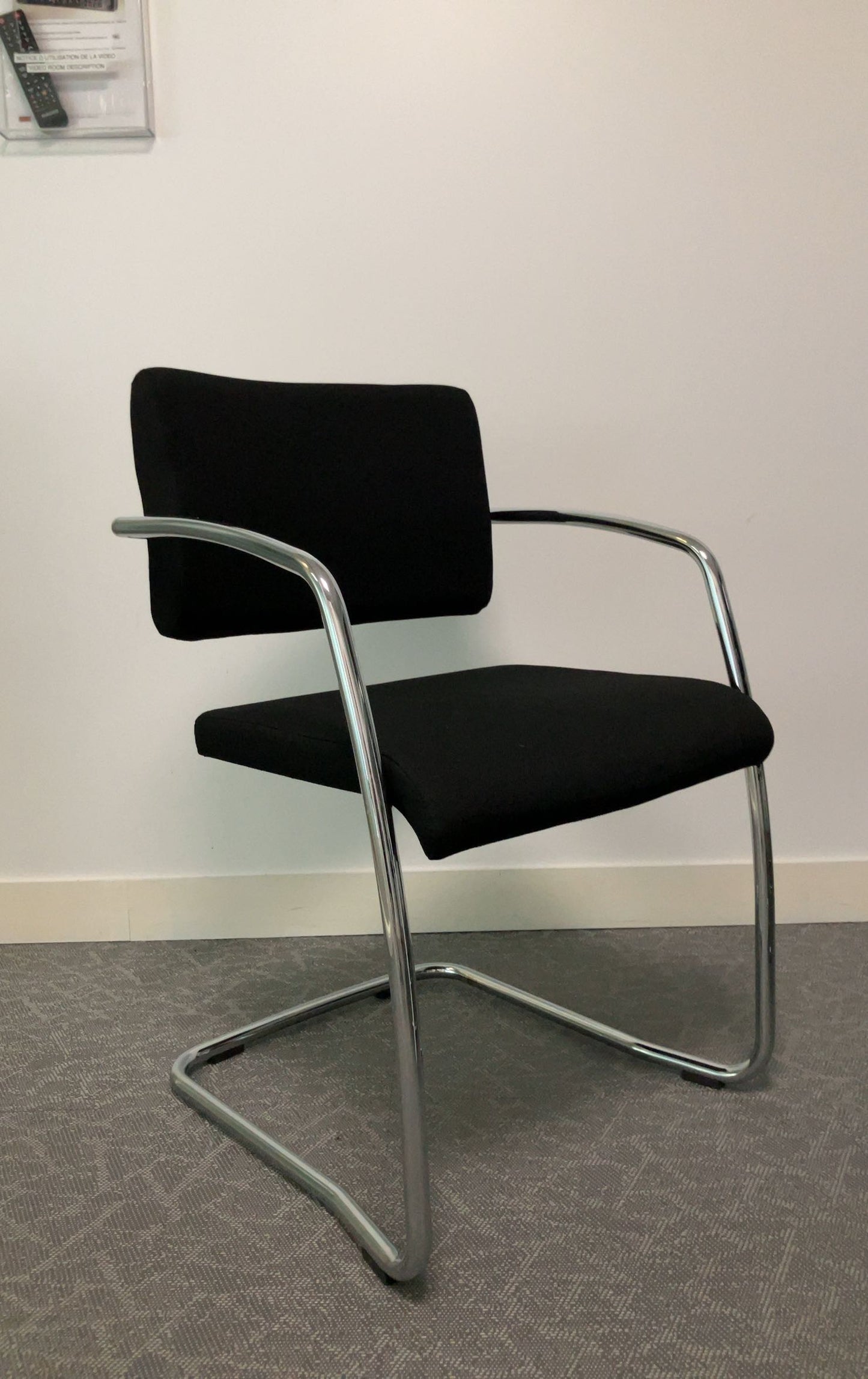 Chaise Sokoa Noir et Gris avec Accoudoirs