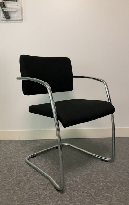 Chaise Sokoa Noir et Gris avec Accoudoirs