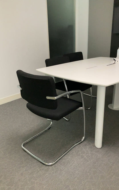 Chaise Sokoa Noir et Gris avec Accoudoirs