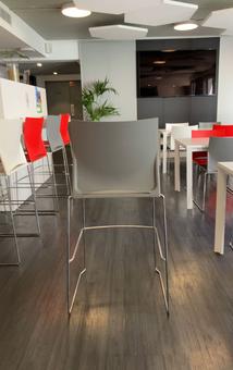 Chaise Haute Grise sans accoudoir plastique avec piètement métal