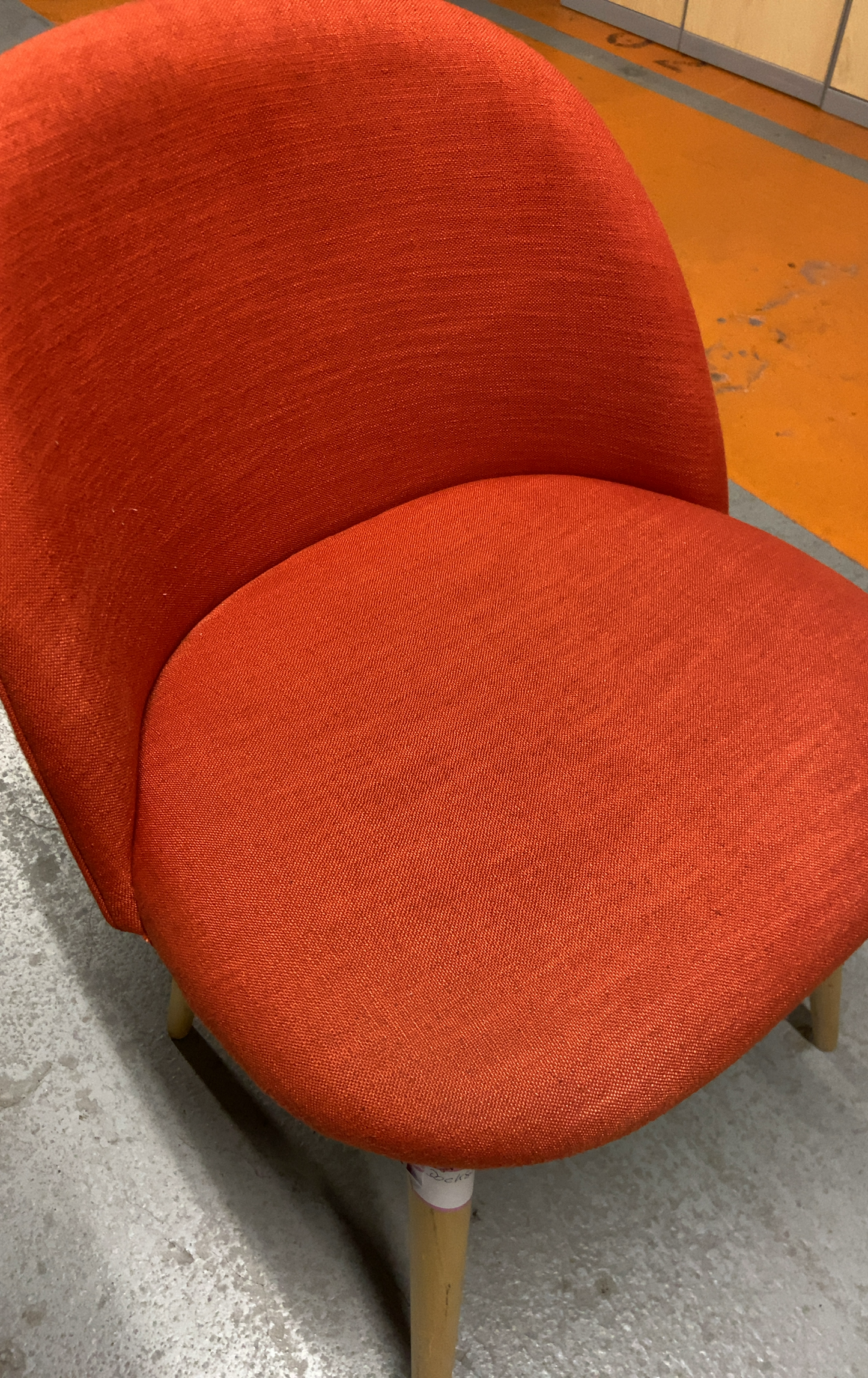Chaise Tissu Rouge Pieds Bois