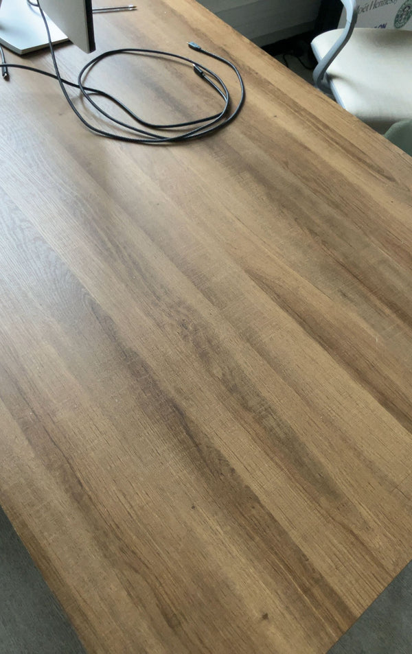 Bon état global - quelques rayures sur le plateau