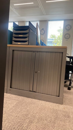 Armoire basse avec portes coulissantes - face