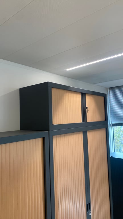 Armoire basse avec portes coulissantes - 3-4