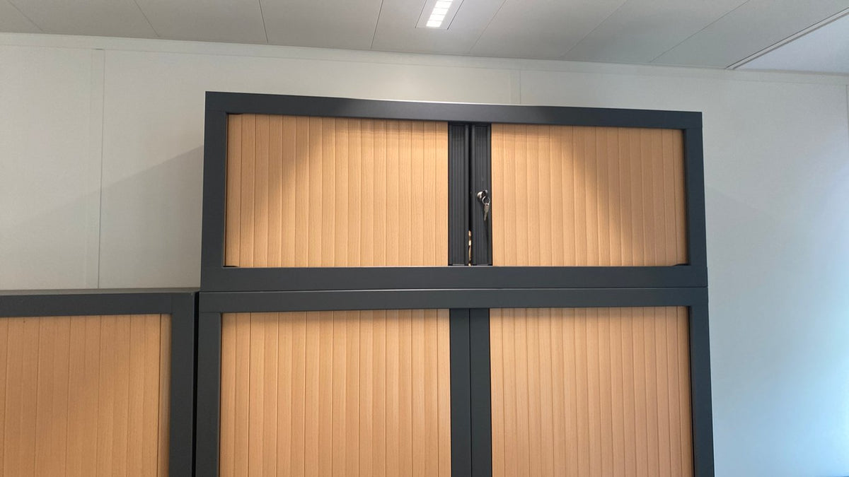Armoire basse avec portes coulissantes - face