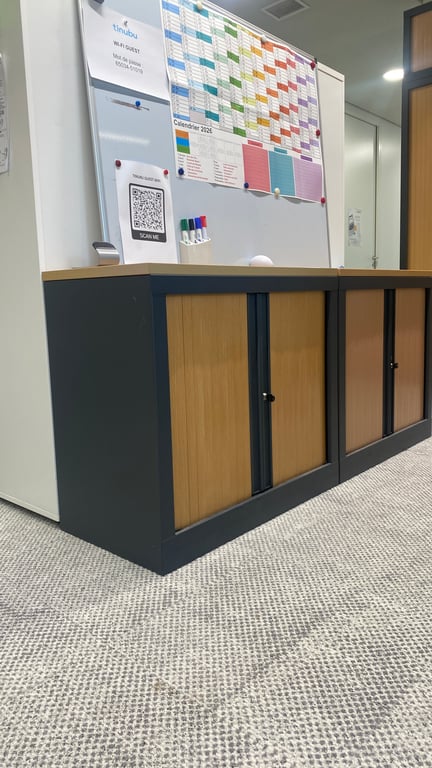 Armoire basse avec portes coulissantes - 3-4