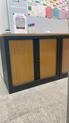 Armoire basse avec portes coulissantes - face