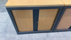 Armoire basse avec portes coulissantes - portes