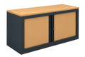Armoire basse avec portes coulissantes en bois clair