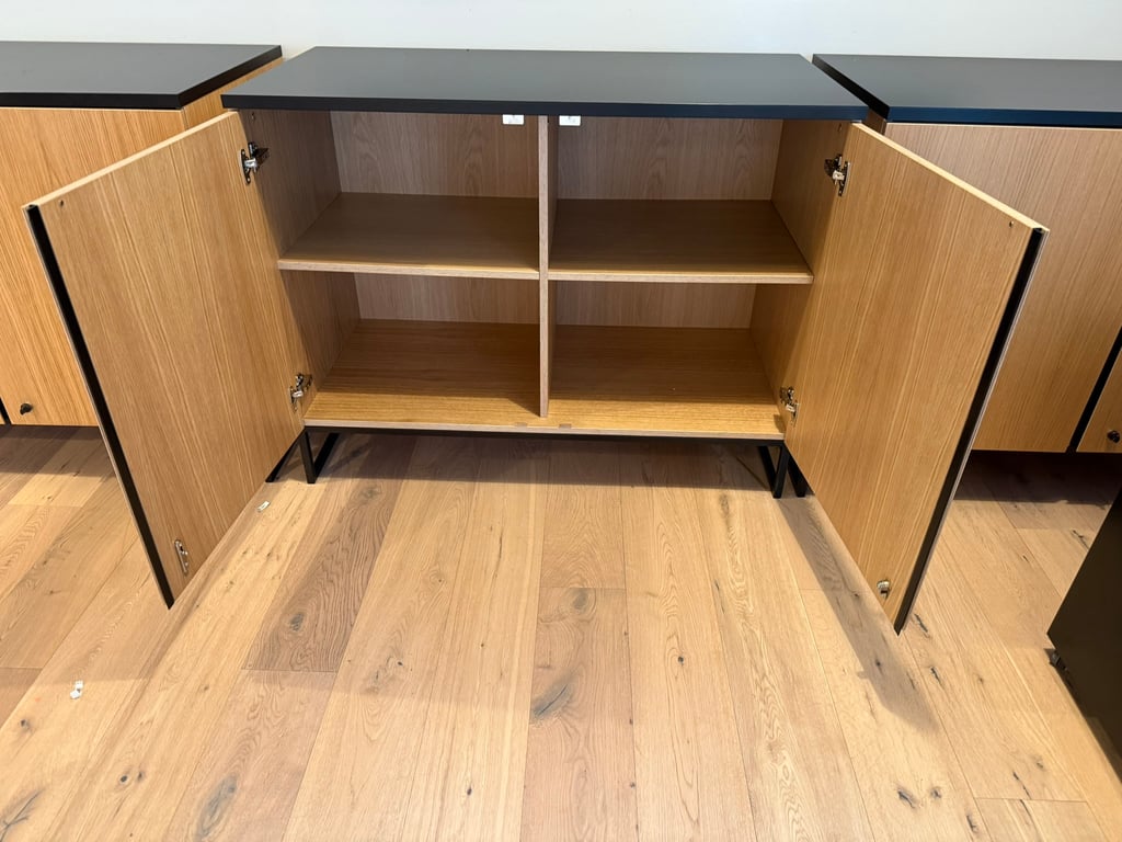 Armoire basse en bois et métal