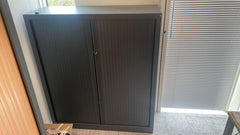 Armoire basse en métal noire - portes
