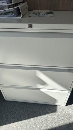 Armoire basse métal blanche - portes