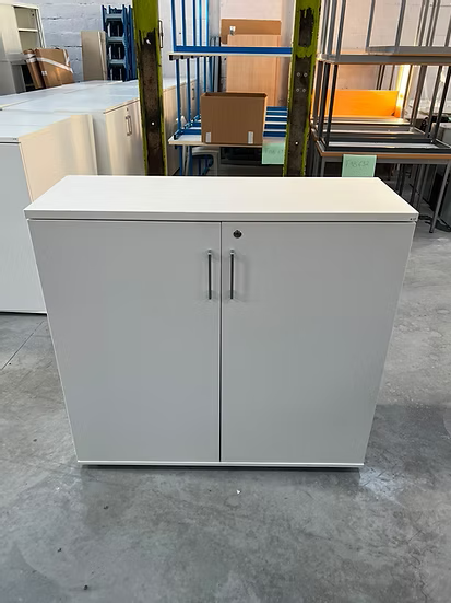 Armoire basse portes battantes