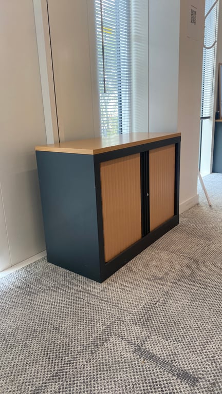 Armoire basse portes coulissantes bois clair - 3-4