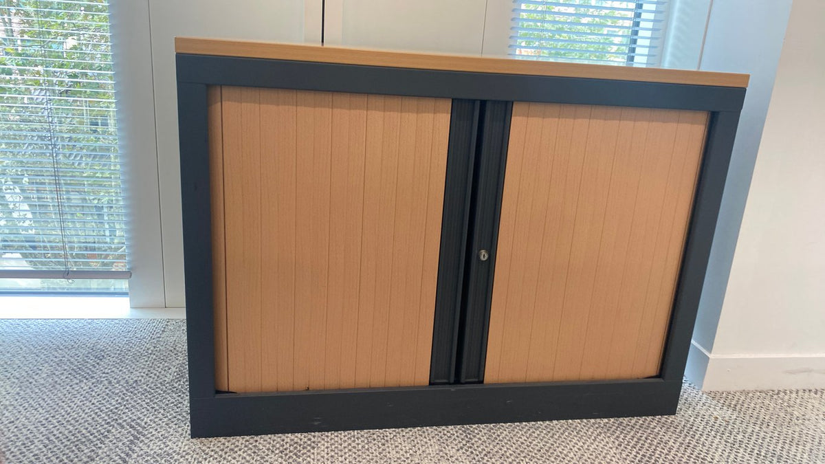 Armoire basse portes coulissantes bois clair - face