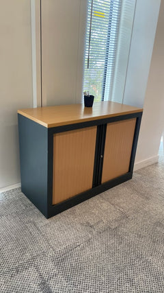 Armoire basse portes coulissantes bois clair - ambiance