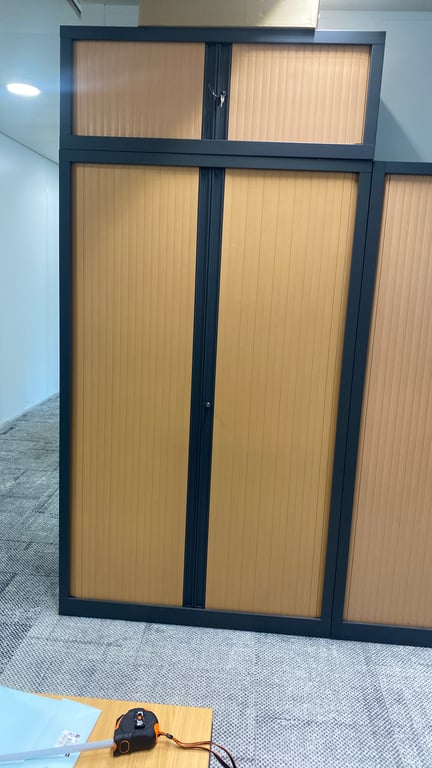 Armoire haute avec portes coulissantes - face