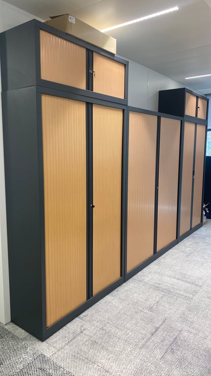 Armoire haute avec portes coulissantes - portes