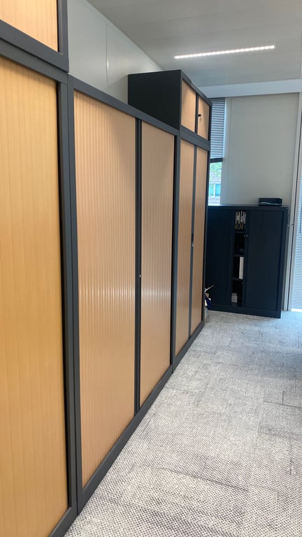 Armoire haute avec portes coulissantes - ambiance