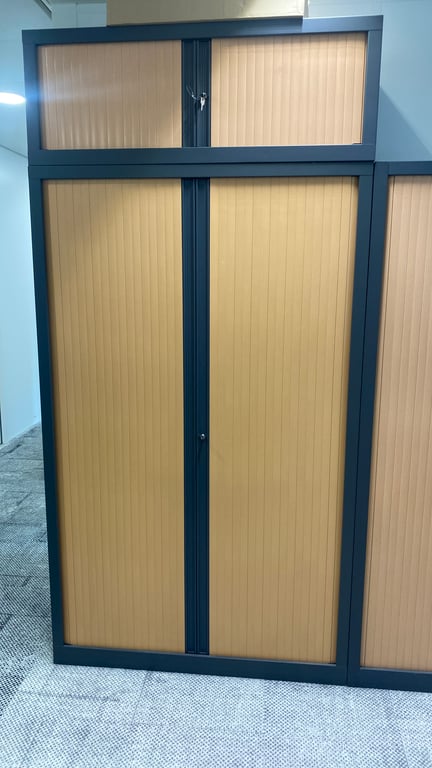 Armoire haute avec portes coulissantes - ambiance