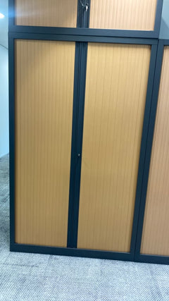 Armoire haute avec portes coulissantes - portes