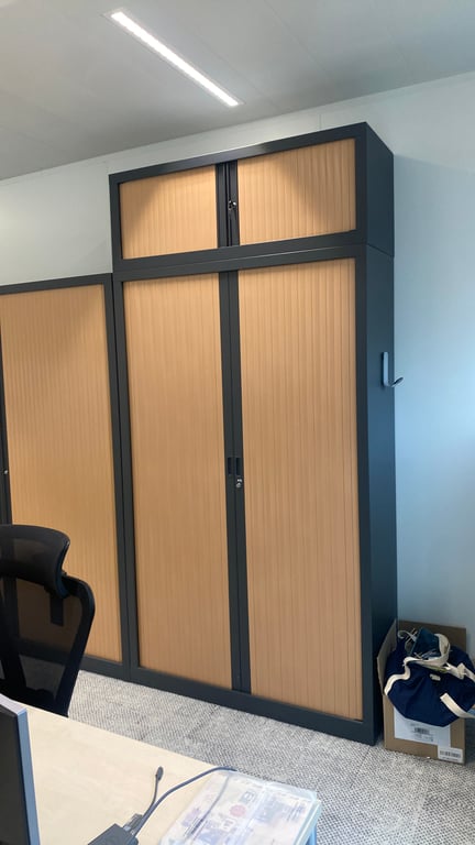 Armoire haute avec portes coulissantes - face