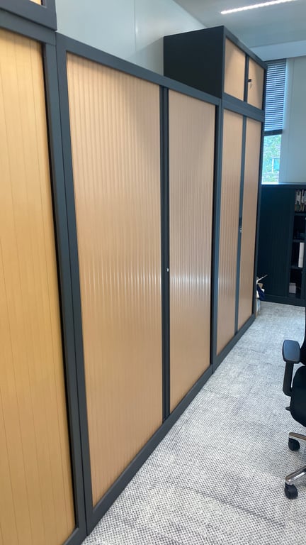 Armoire haute avec portes coulissantes - 3-4