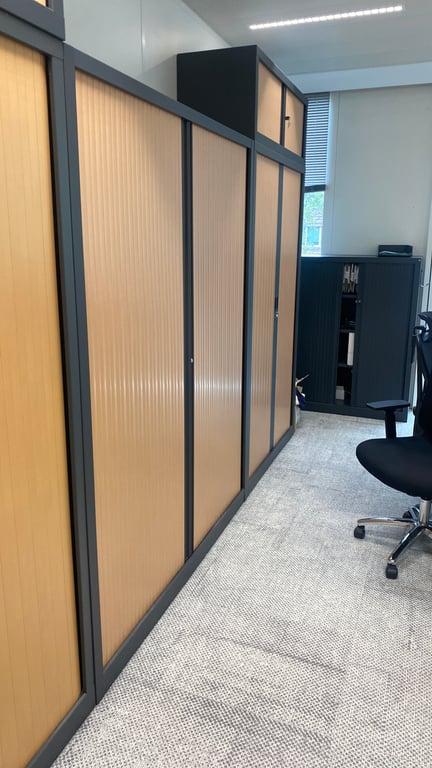 Armoire haute avec portes coulissantes - ambiance