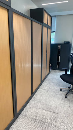 Armoire haute avec portes coulissantes - ambiance
