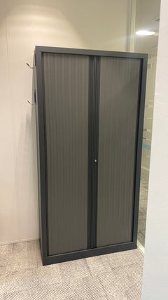 Armoire haute en métal noire - face