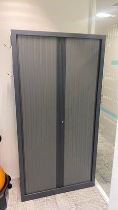 Armoire haute en métal noire - portes