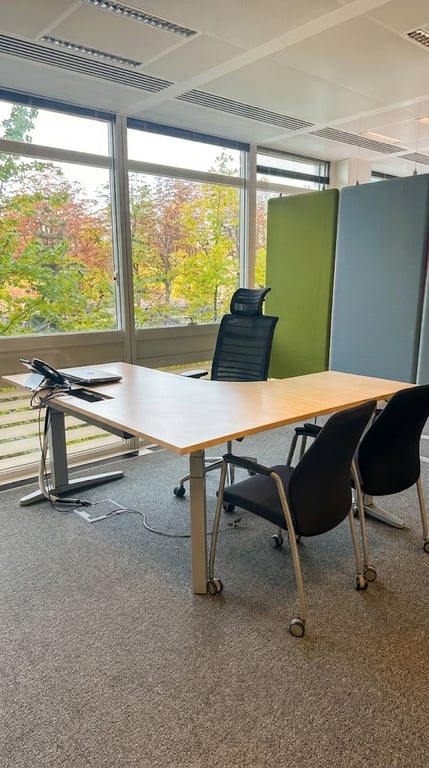 Bureau d'angle Steelcase à réglage électrique en hauteur