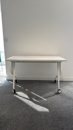 Bureau droit blanc 120x60 avec roulettes - face