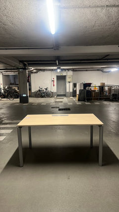 Bureau droit bois mélaminé 140 x 80 cm - face