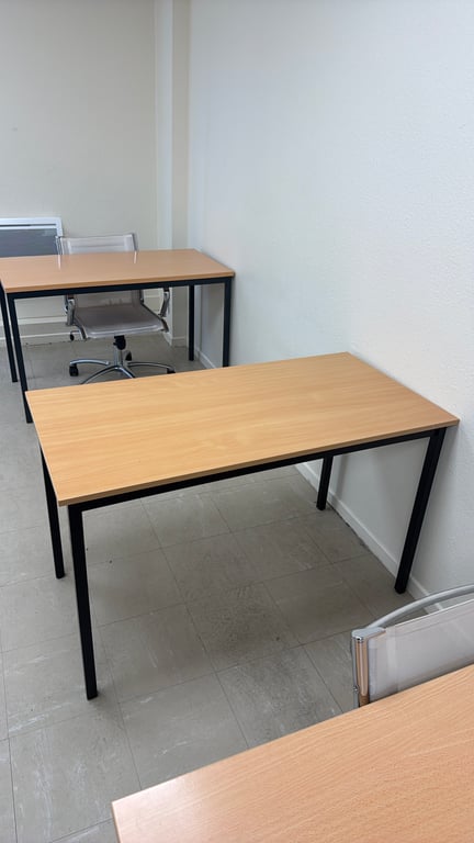 Bureau droit bois mélaminé et métal 120 x 60 - dessous