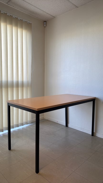 Bureau droit mélaminé chêne 140x70 - 3-4