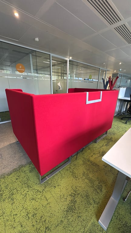 Canapé acoustique Materia Monolite alcôve rouge - arriere
