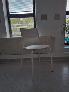 Chaise de cafétéria blanche Tiptoe - empilable - 3-4