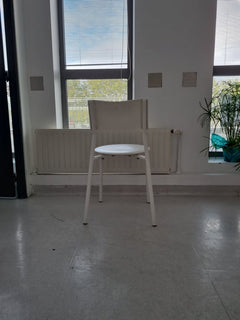 Chaise de cafétéria blanche Tiptoe - empilable - ambiance